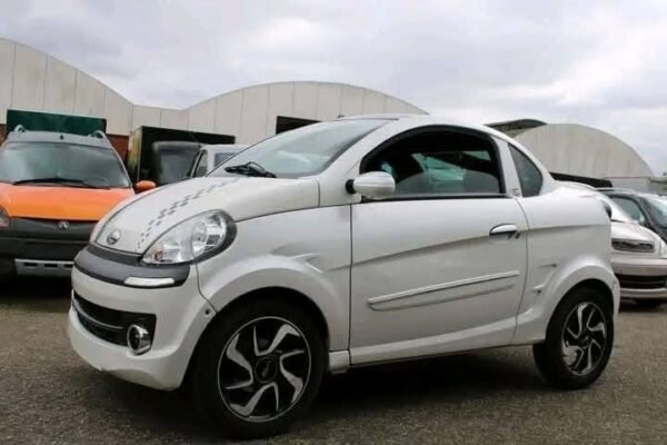 MICROCAR F8c – Image 4